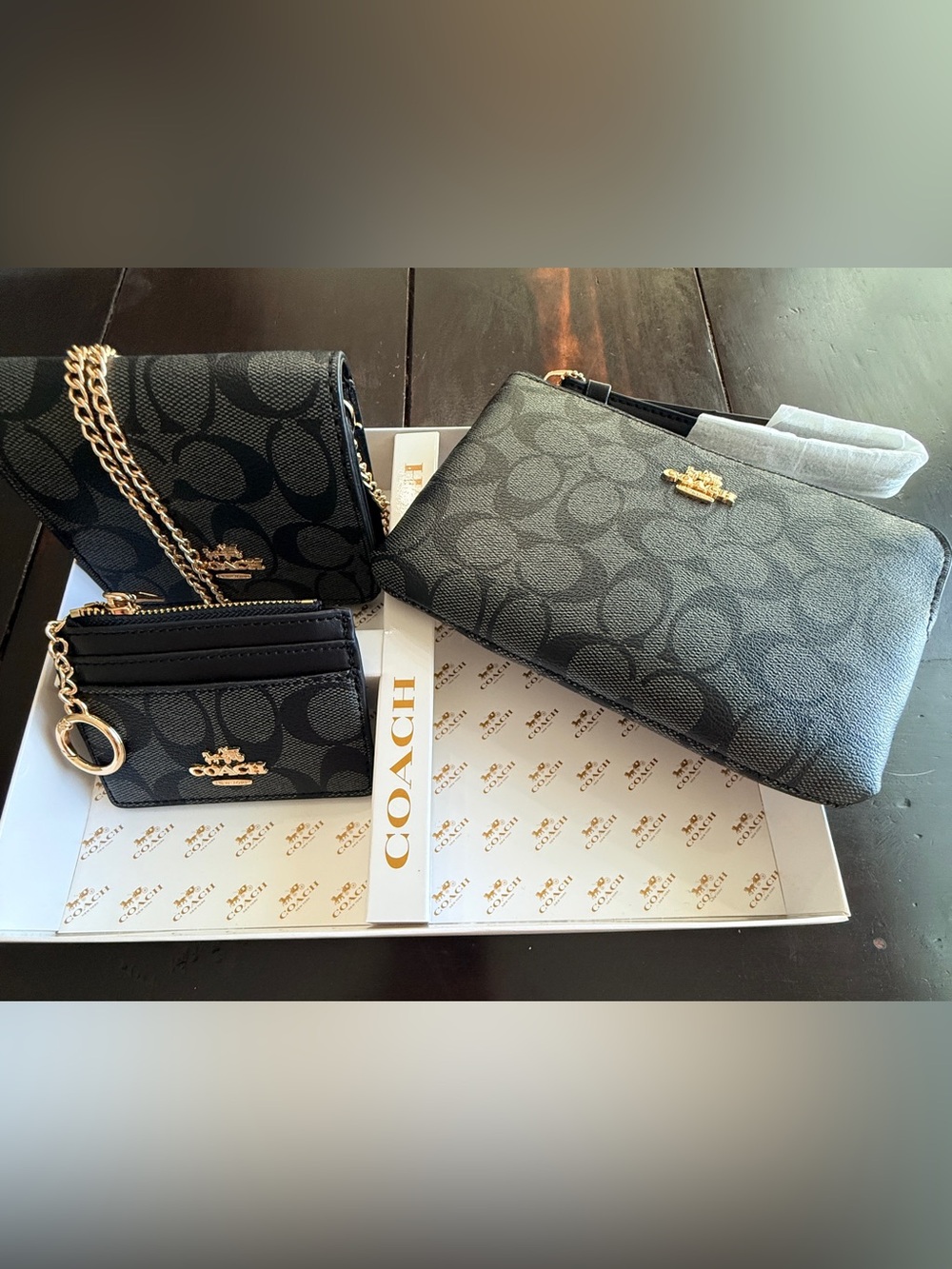 Coach NWT 3-Piece Gift Set
Mini Crossbody, Wristlet & Card
Holder/Keychain - Picture 4 of 16